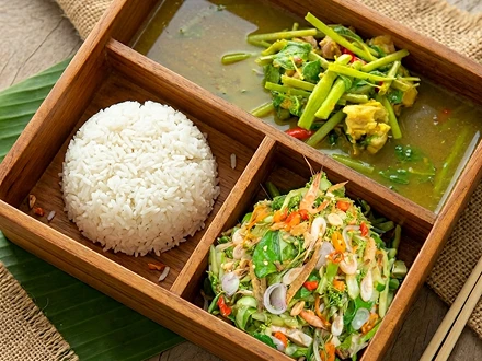 Set A: ញាំស្ដៅ, សម្លម្ជូរ, បាយស 